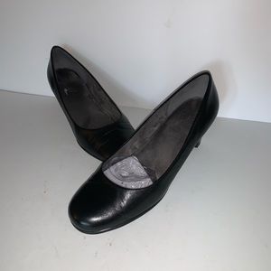 Aerosoles Nice Play Black Leather Heels